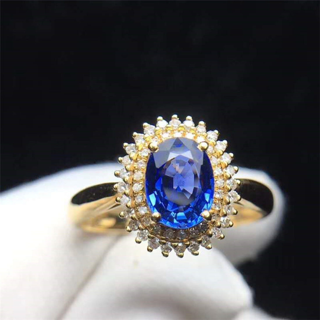 Blue sapphire and diamond gold ring, blue sapphire diamond gold ring, gold ring with blue sapphire and diamonds, blue diamond ring, Blue Nile diamonds,
