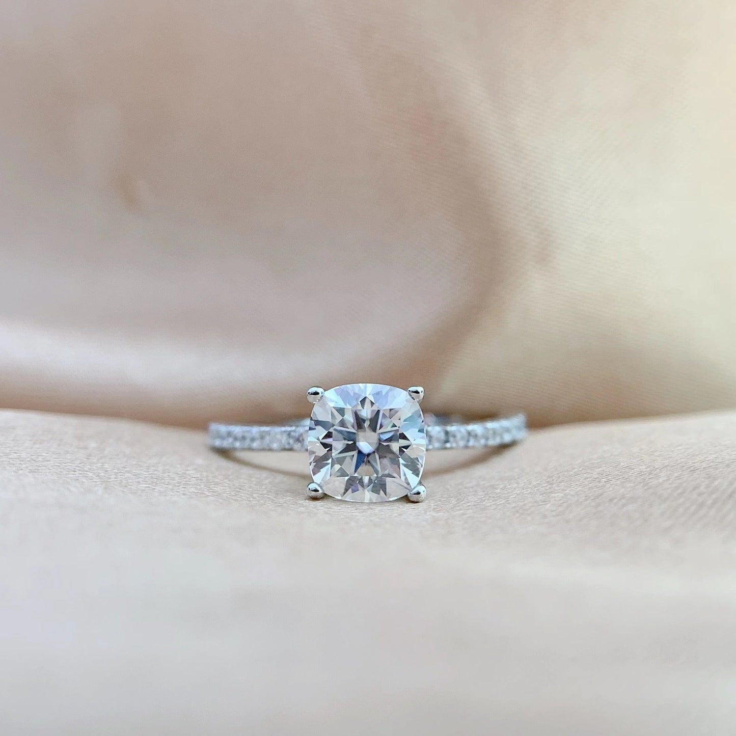 TBCYD 1/2/3CT - कुशन कट डायमंड एंगेजमेंट रिंग्स - S925 सिल्वर लैब